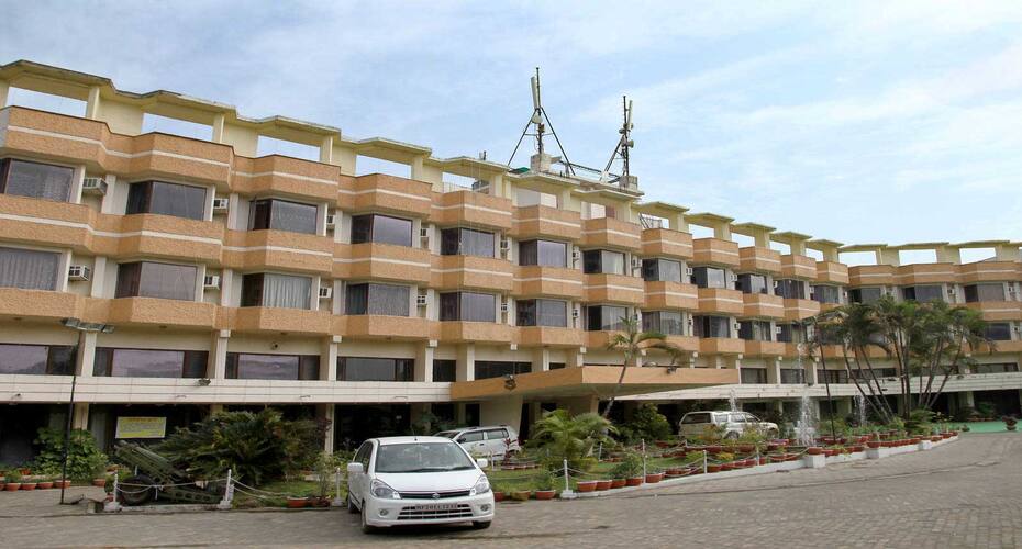 Grand Samdareeya, Jabalpur 1
